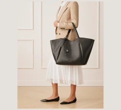 Stuart Weitzman HANDBAGS-CHANGE LOCATION Textured leather/Black